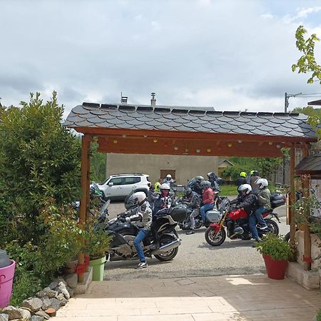 Le Sapin Rouge - Restaurant - Bar - Chambres D'Hotes Artigues  Dış mekan fotoğraf