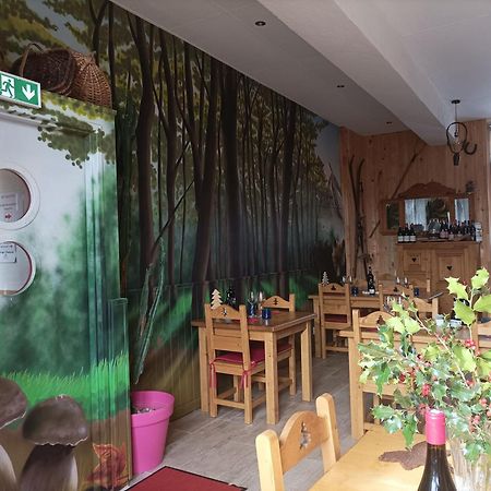 Le Sapin Rouge - Restaurant - Bar - Chambres D'Hotes Artigues  Dış mekan fotoğraf