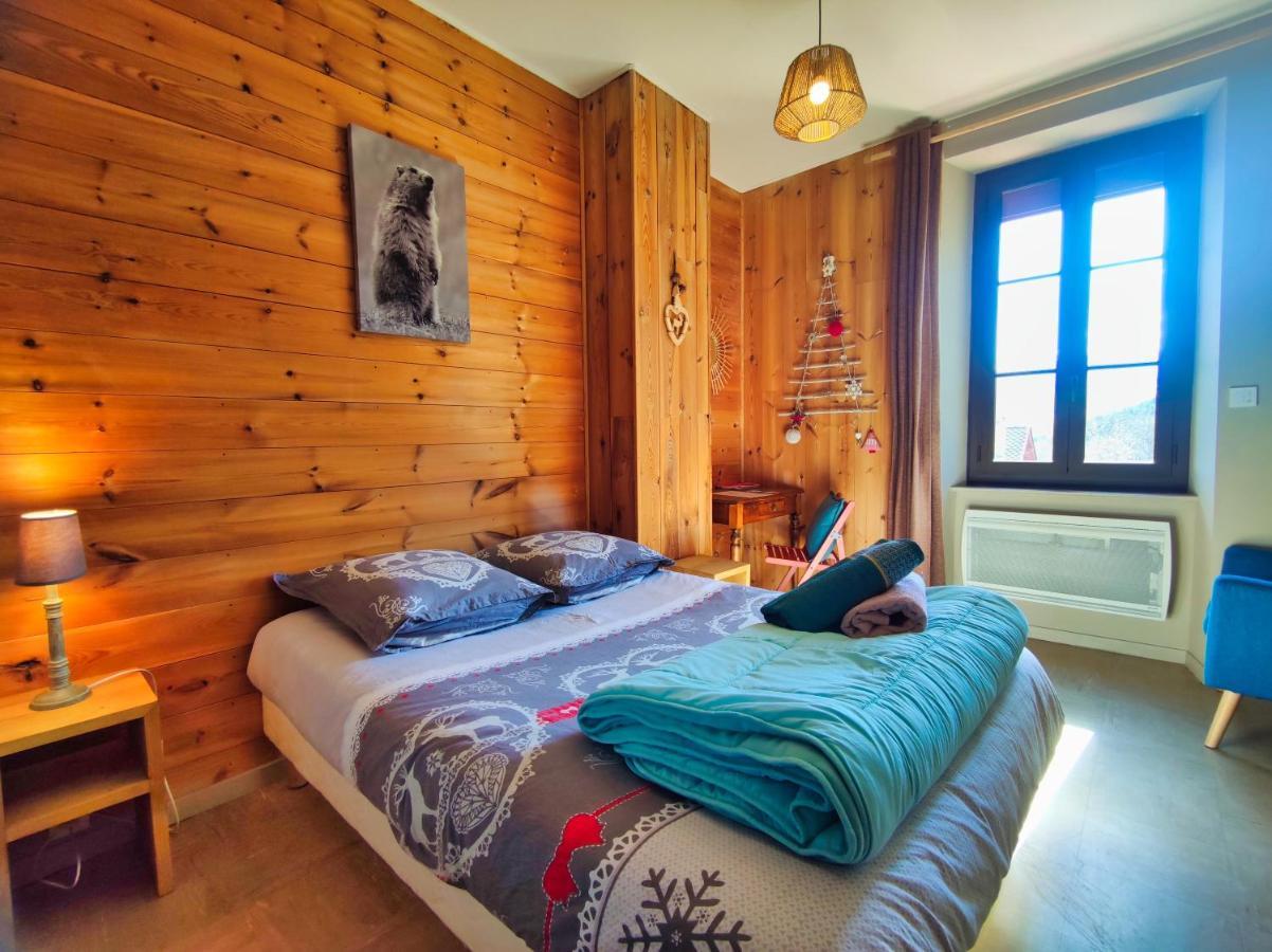 Le Sapin Rouge - Restaurant - Bar - Chambres D'Hotes Artigues  Dış mekan fotoğraf