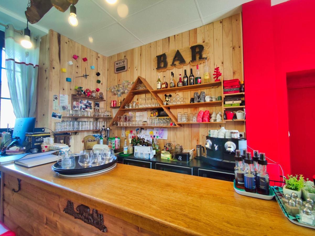 Le Sapin Rouge - Restaurant - Bar - Chambres D'Hotes Artigues  Dış mekan fotoğraf