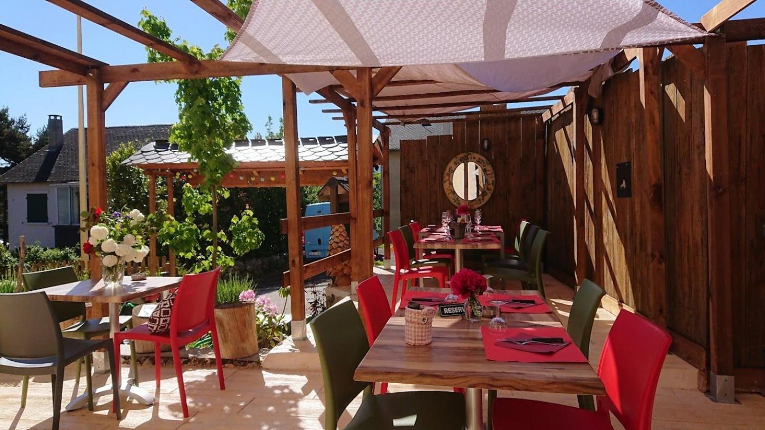 Le Sapin Rouge - Restaurant - Bar - Chambres D'Hotes Artigues  Dış mekan fotoğraf