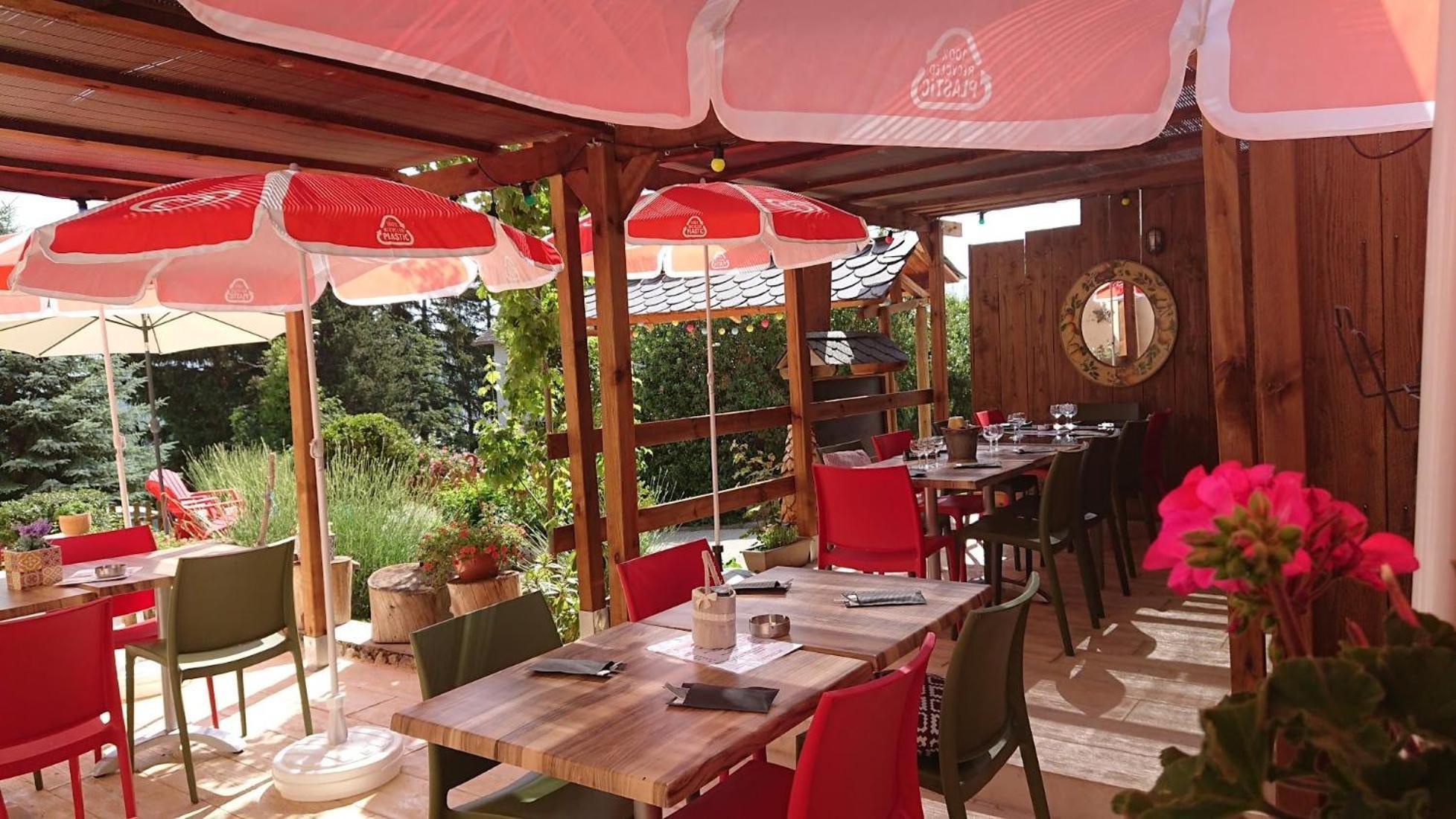 Le Sapin Rouge - Restaurant - Bar - Chambres D'Hotes Artigues  Dış mekan fotoğraf